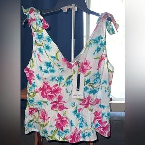 Bright white/pink woven top